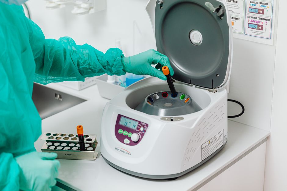 Extraction plant or laboratory