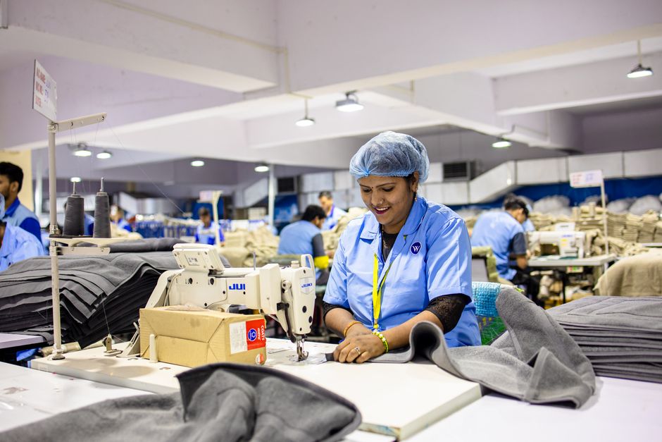 Sewing floor or filling line